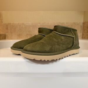 UGG Women’s Classic Ultra Mini Boots in Burnt Olive, sz W8
